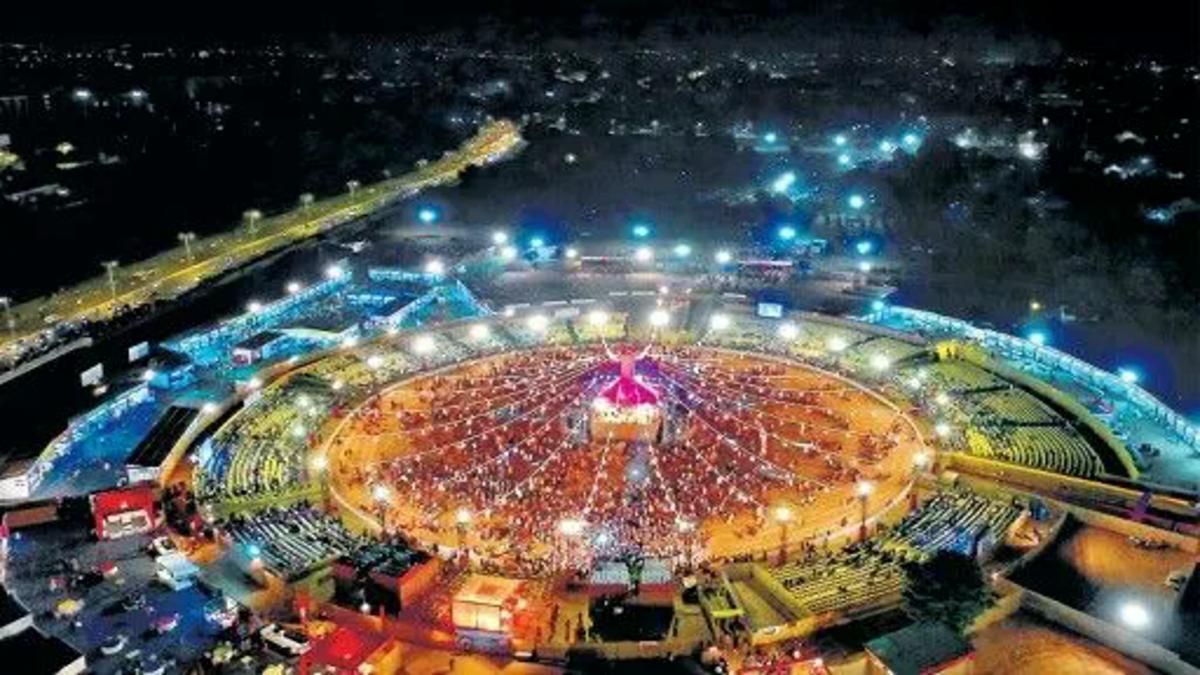 Gujarat Garba Clash 2025: From Post to Chaos