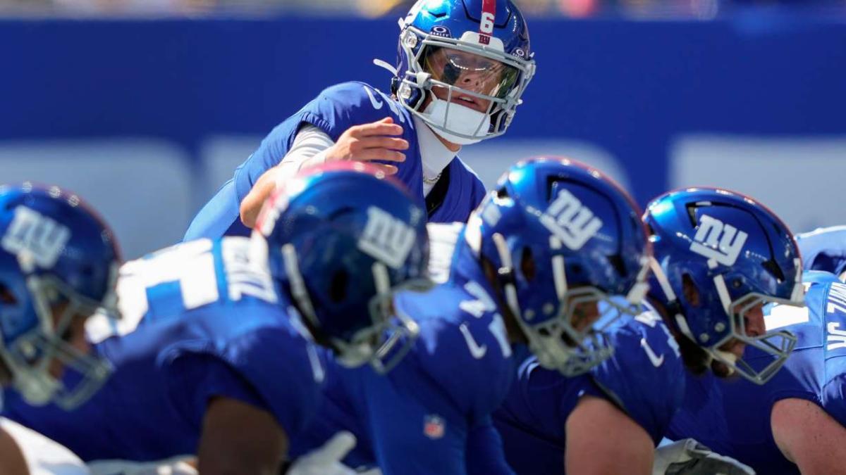 Giants rookie Dart throws TD, runs for score in 21-18 win over Chargers