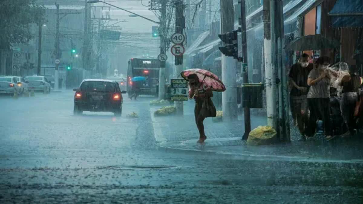 Mumbai Red Alert: Heavy Rain Onslaught in 2025