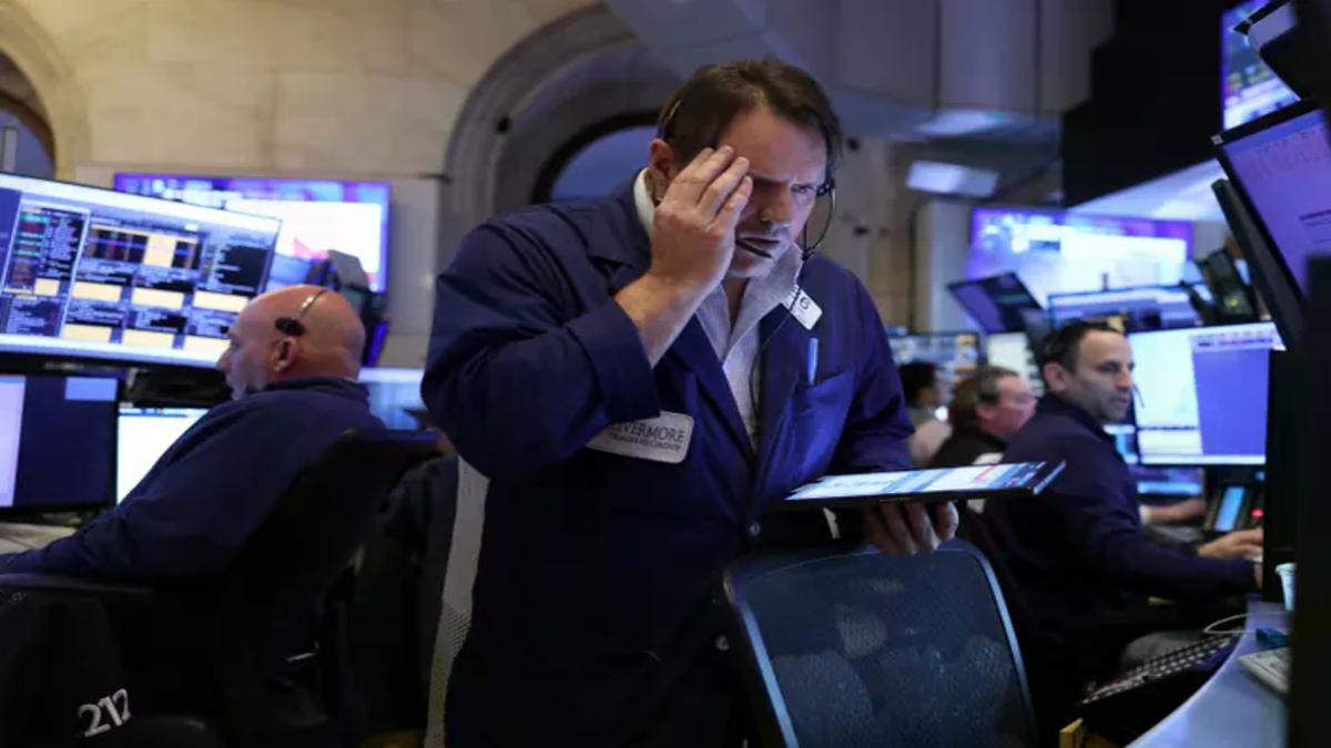 Trump’s Tariffs: Wall Street Hits Record Highs Even as Economic Risks Loom